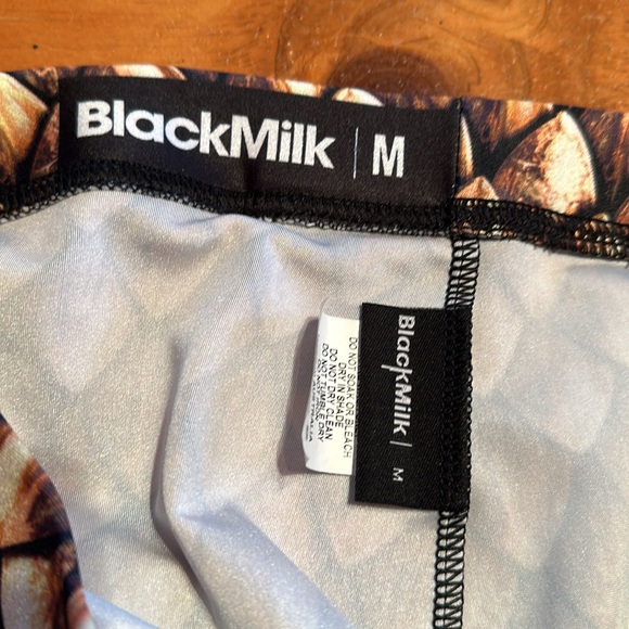 Blackmilk Dragon Scales Gold leggings M - Picture 2 of 6